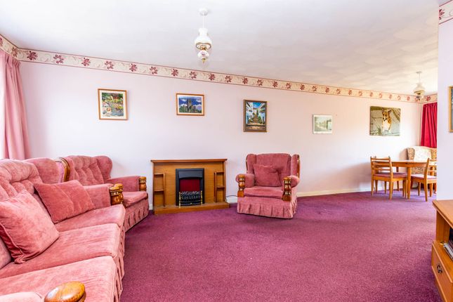 61, Oaks Drive, Higham Ferrers photo 5
