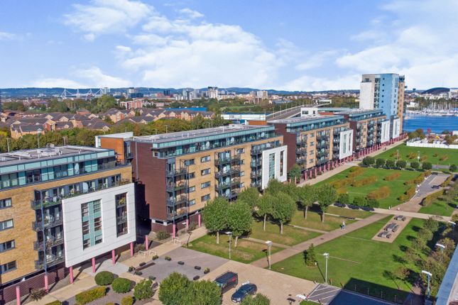 Flat for sale in Ferry Court, Cardiff