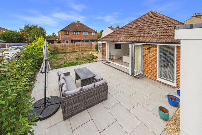 Yeovil, Cottimore Terrace, Walton-On-Thames photo 4