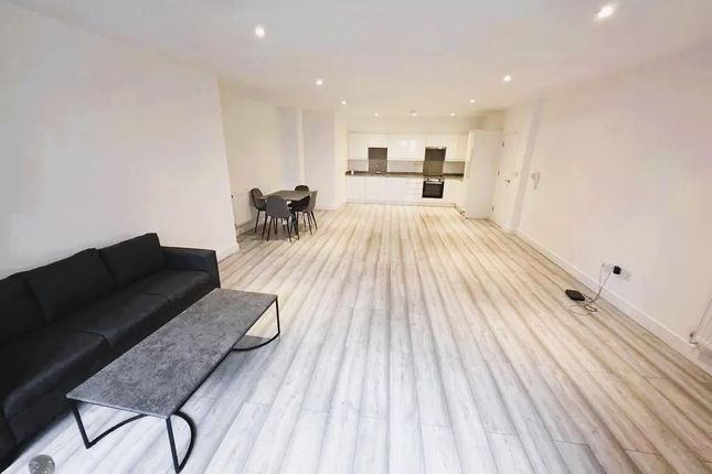 Flat 1, 98a, High Street, Hounslow photo 3