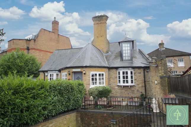 2-bed house on 3 Paulin Drive, Winchmore Hill, £875,000