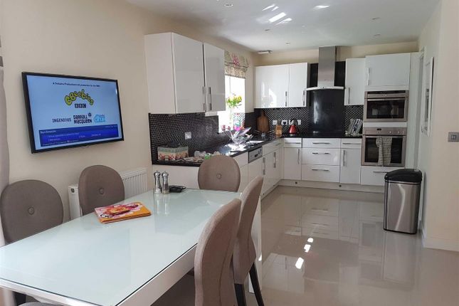 49, Kingsbury Drive, Wilmslow photo 2
