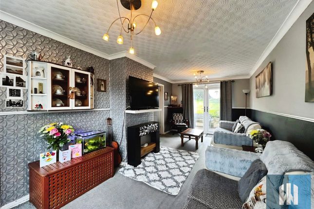 39, Cromarty Drive, Huddersfield photo 2