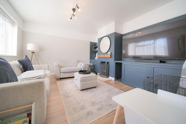 24, Dorset Crescent, Melksham photo 2