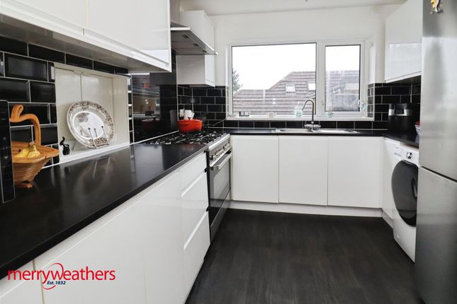 4, Charnwood Grove, Rotherham photo 3