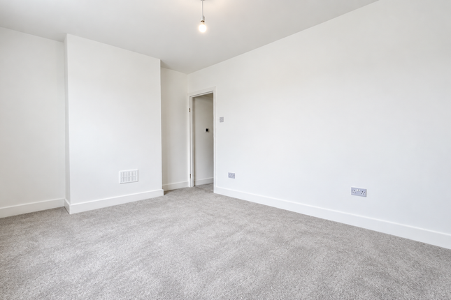 17 Miriam Road, London photo 4