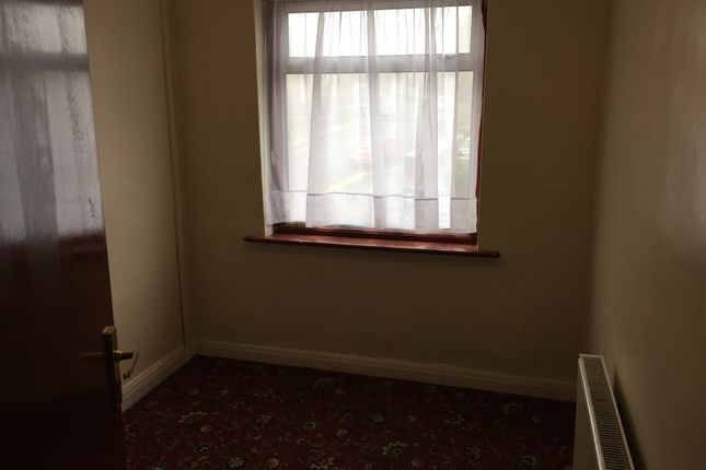 Terraced house to rent in Fernwood Crescent, London
