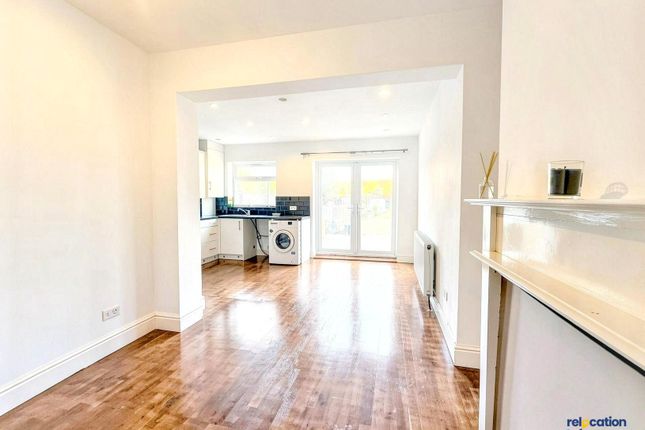 39 Aylands Road, Enfield photo 2