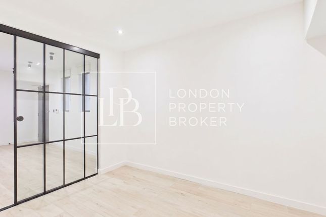 Apartment 10 Manhattan Apartments 26, Clifford Road, London photo 4