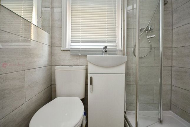 3, 36 Gordon Road, Margate photo 4
