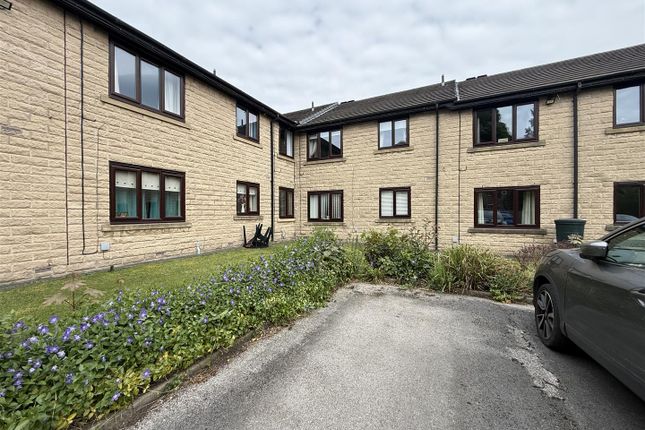 2-bed flat on Flat 9, Arrowscroft Court, Highfield Gardens, Hyde, £60,000