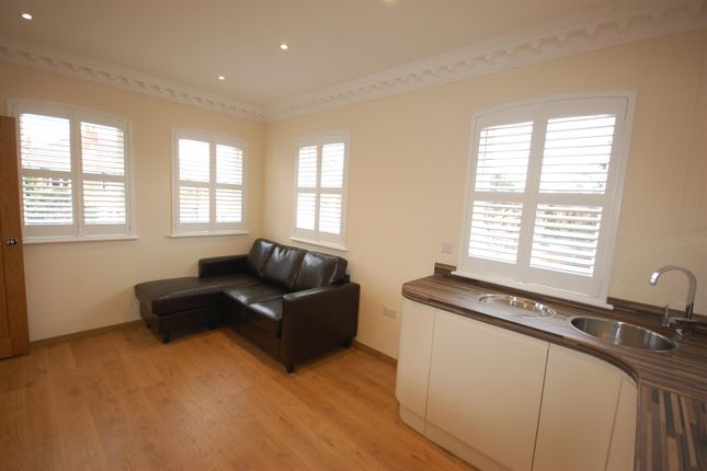 6 Charlie Place, 28, Castle Crescent, Reading photo 4