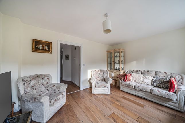7, Fairwater Drive, Shepperton photo 3