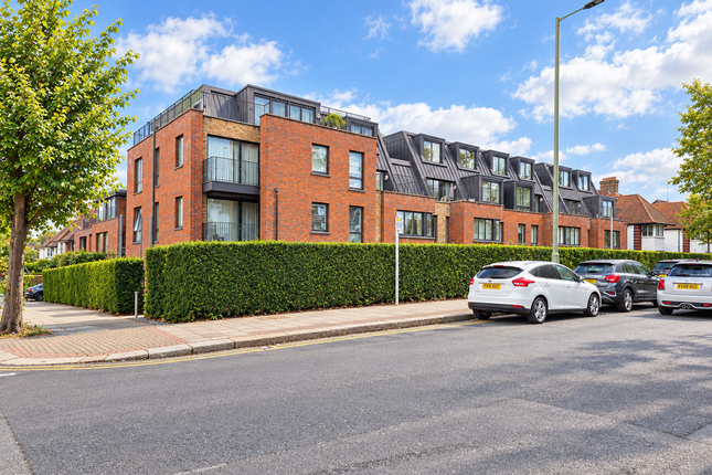 Helenslea Avenue, London photo 2
