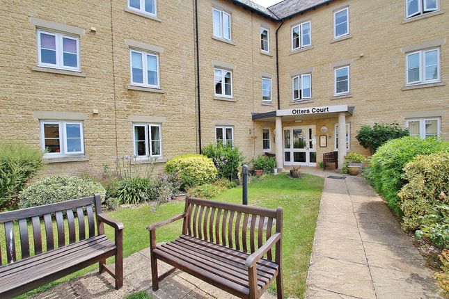 68, Otters Court, Witney photo 4