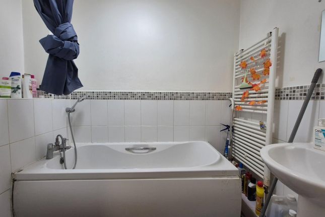Apartment 117, Caldon House, Waxlow Way, Northolt photo 3