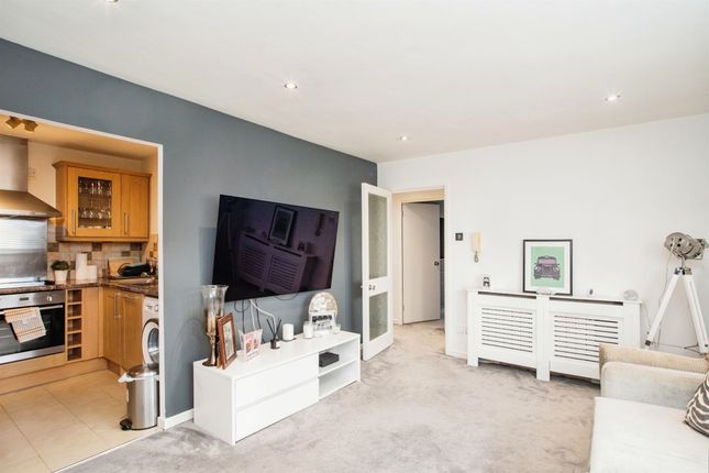 Flat for sale in Stewart Close, Abbots Langley