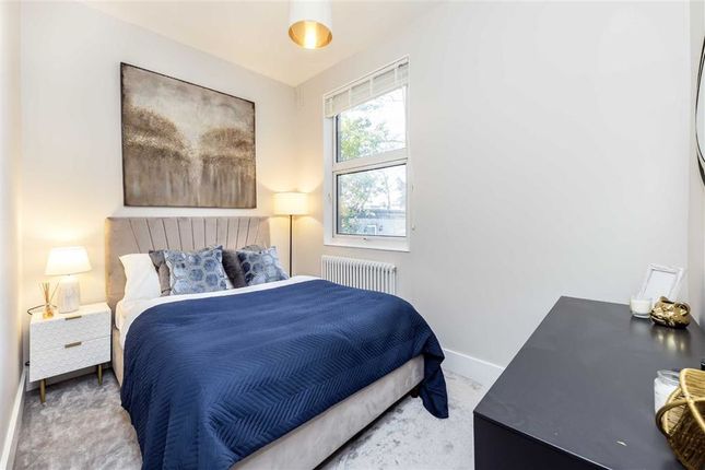 Flat for sale in Dinsdale Road, London