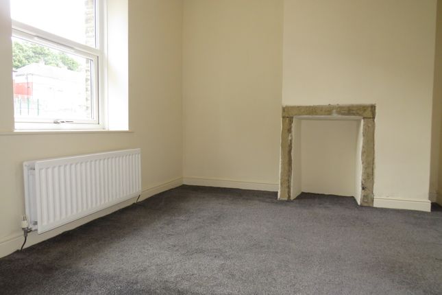 28, Wakefield Road, SOWERBY BRIDGE photo 4