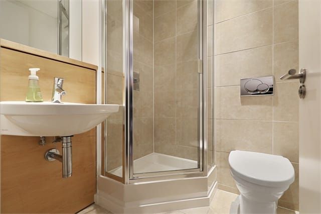 44, Farnsworth Court, London photo 5