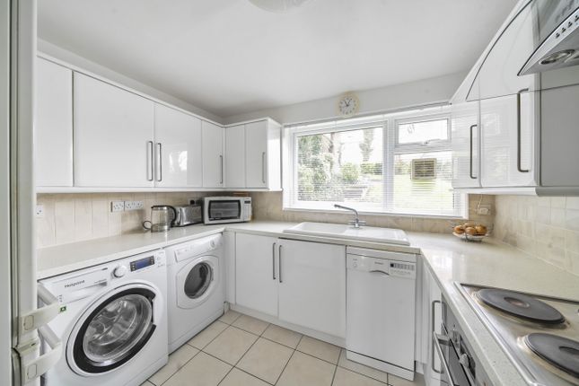 Flat for sale in Gledhow Wood Road, Roundhay, Leeds