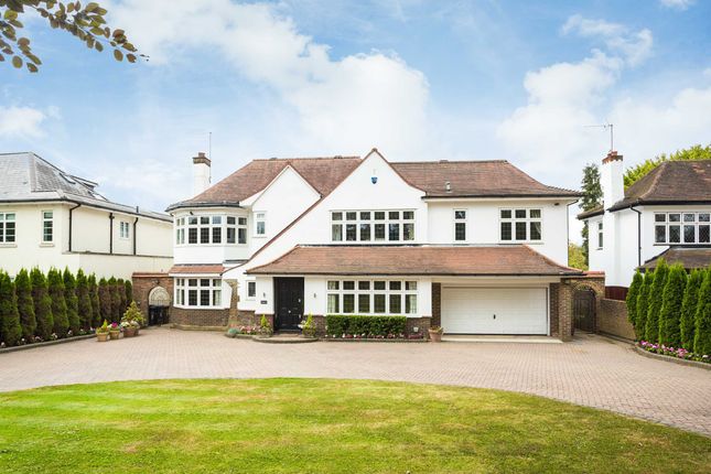 Thumbnail Detached house to rent in Great North Road, Brookmans Park, Hertfordshire