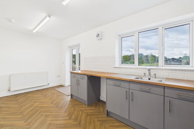90 Parkside, Somercotes, Derbyshire photo 3