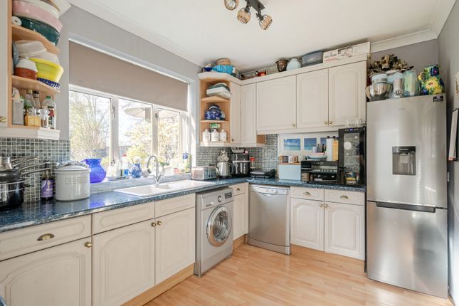 37, Nightingale Crescent, West Horsley photo 4