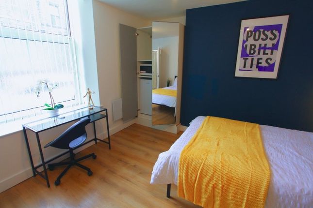 Room 1, 12 Lord Street, Halifax photo 2