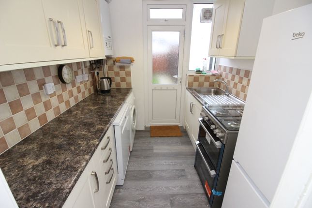 Henley Avenue, North Cheam photo 4