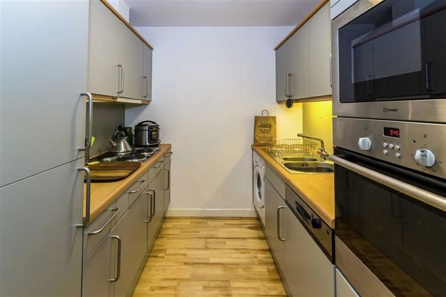 Flat 115, The Circle, Queen Elizabeth Street, London photo 5