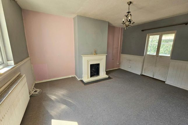 20, First Avenue, Dursley photo 3