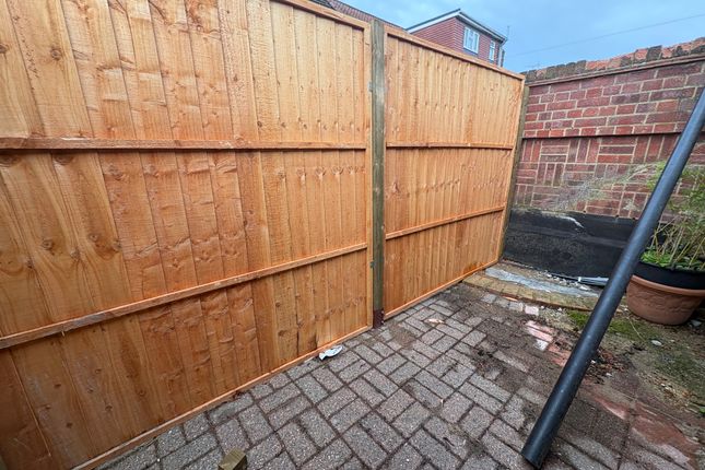 20b, Springpond Road, Dagenham photo 5