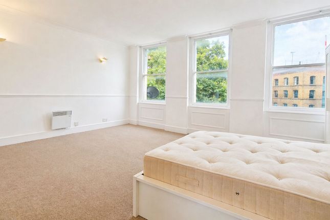 Second Floor Flat, 36 Great Eastern Street, London photo 3