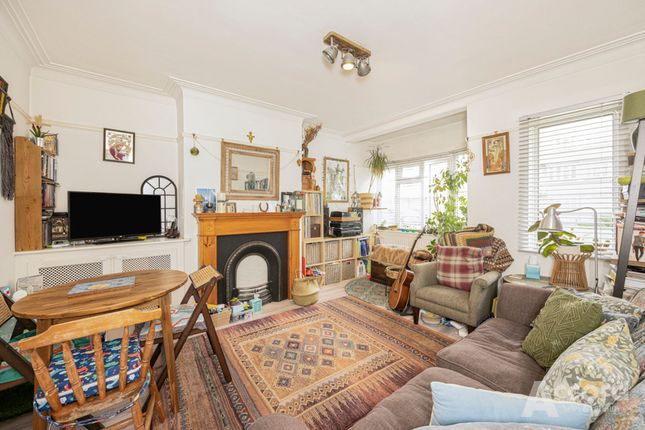 Flat 2, Clovelly Court Upminster Road, Hornchurch photo 2