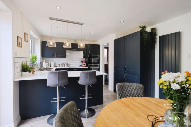 4 Arran Close, Torquay photo 2