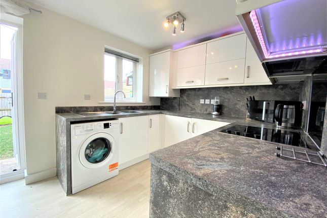 49, Vauxhall Way, Bedfordshire photo 3