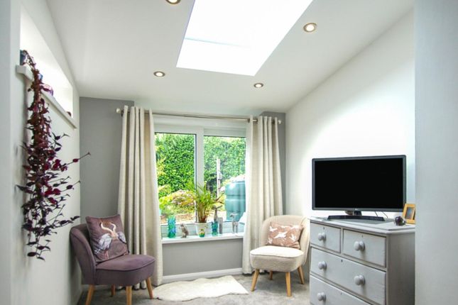 3, Ballas Close North Cornelly, Bridgend photo 3