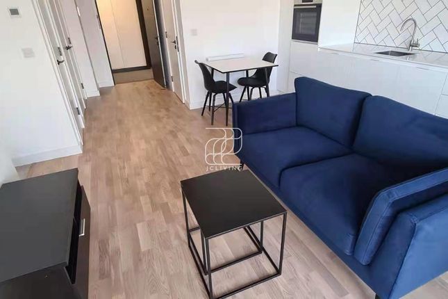 1, Cedrus Avenue, Southall photo 2
