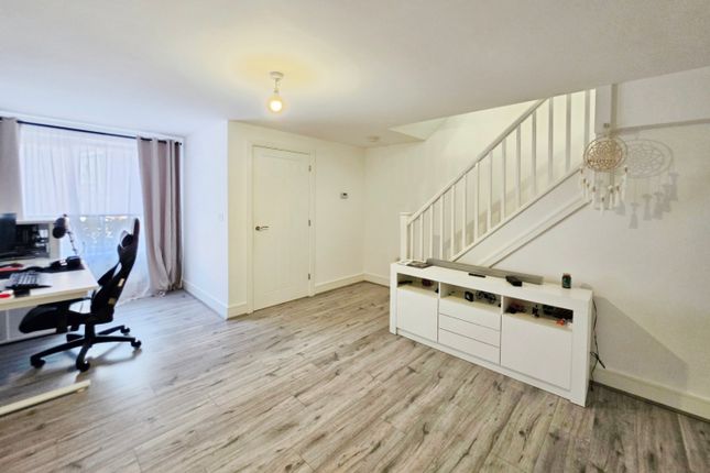 16, Percy Curnock Drive, Burslem photo 4