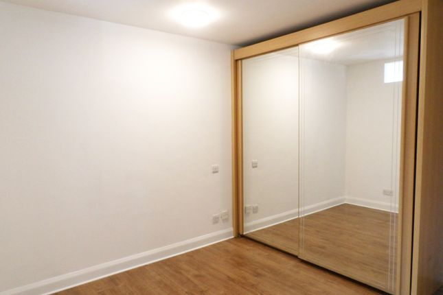 Flat 12, Romsey photo 4