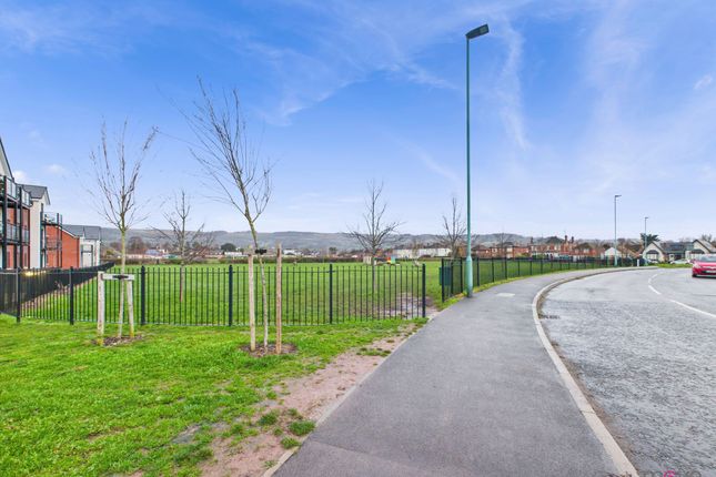 4 Ridge Close, Cheltenham photo 4