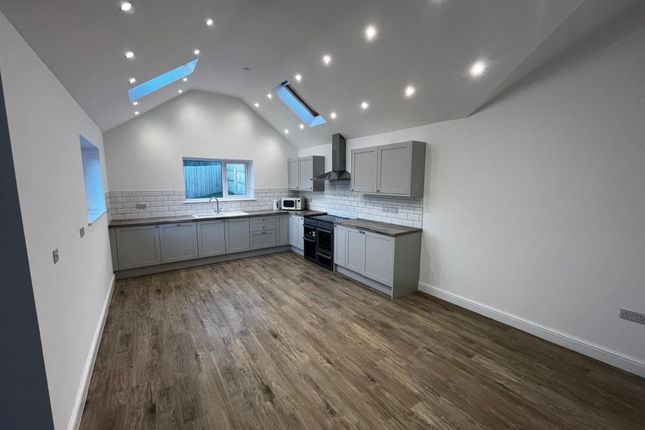 6a Brynceunant, Ammanford photo 2