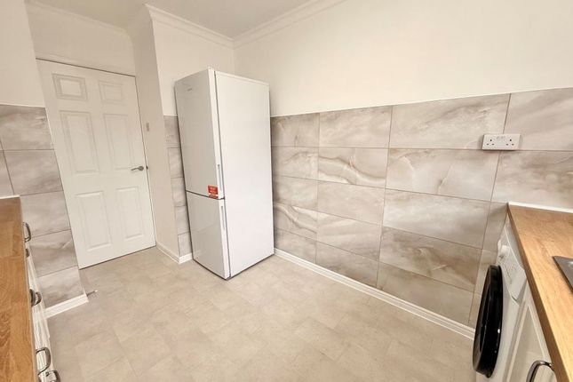 Flat 2 6, Thorgam Court, Grimsby photo 4