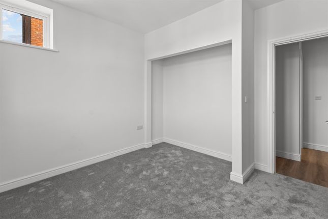 Flat 4, Marlborough House, Headley Road, Grayshott photo 3
