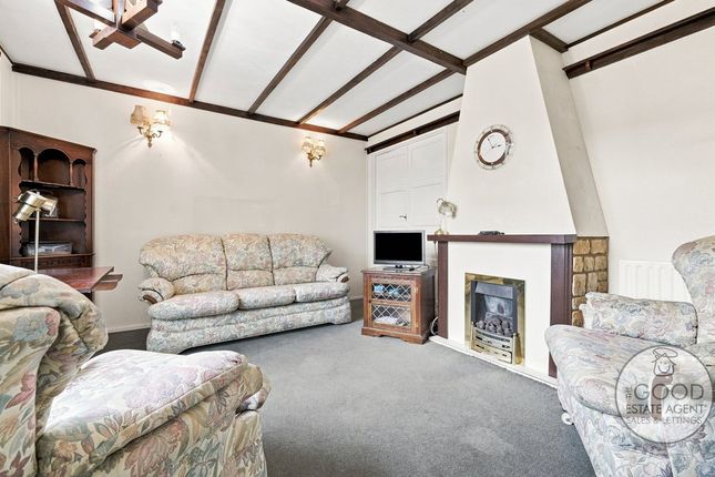 31, Conyers Way, Loughton photo 2