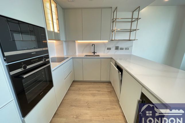 Thumbnail Flat to rent in City Road, Angel, Old Street, London