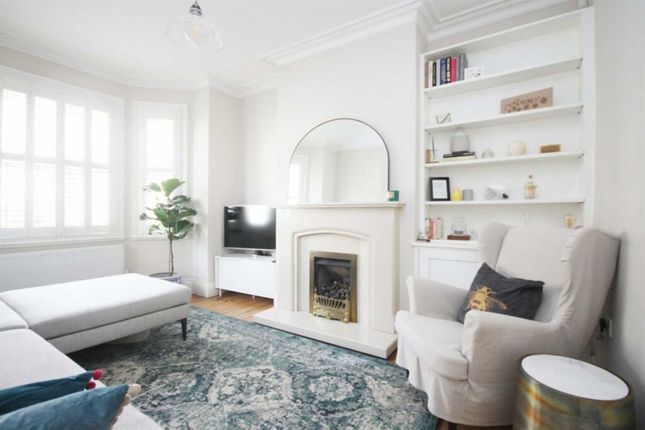 Thumbnail Flat to rent in Sycamore Gardens, London