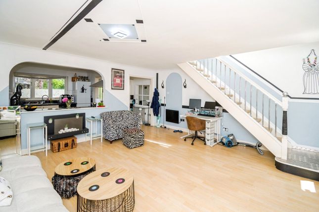 Flat 9, Bassett Wood Mews, 35, Bassett Crescent West, Hampshire photo 3