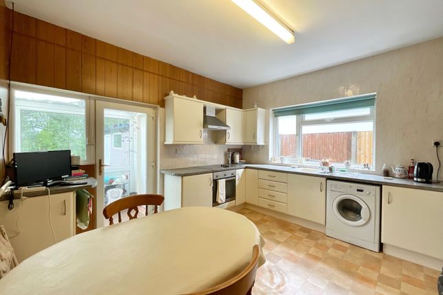 129 Weston Lane, Crewe photo 2